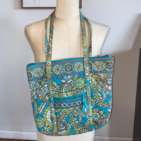 Vera Bradley Handbags - Vera Bradley shoulder bag